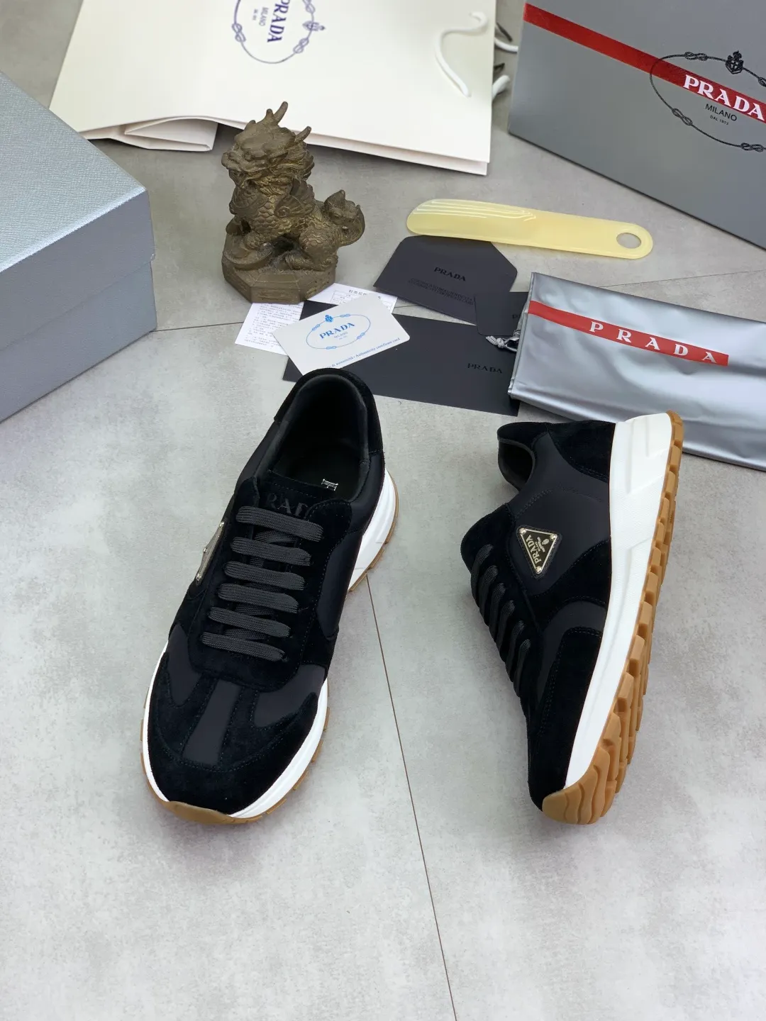 Men's men's shoes💰P580💰【New model】Top quality, new popular models on the official website, which will never go out of style for a century,🆘 The trendy brand (Prada) mainly promotes popular models, avant-garde and versatile fashionable men's shoes, private version molding, cowhide surface splicing 1:1 oil edge processing... fashionable and simple, original imported cowhide interior cowhide feet; the atmosphere and personality are more fashionable, eye-catching and pursuing class. It will subvert old ideas and be a must-have for fashionistas who want to spend time with you! Must keep it! High-end comfort, high-end quality workmanship. Size: 38-44 Various colors available. full package